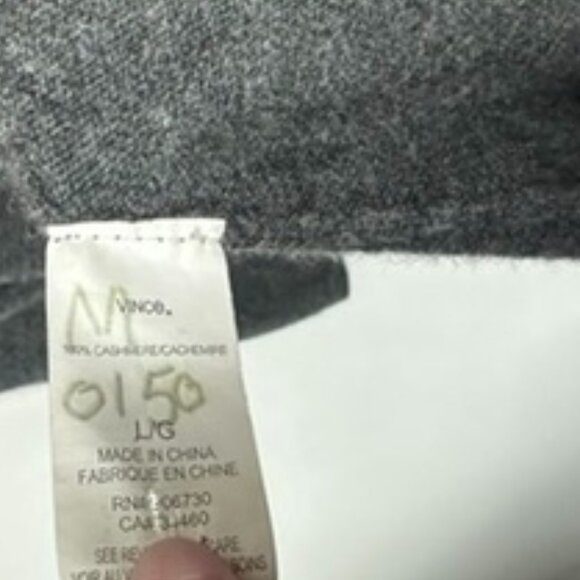 VINCE Luxe Cashmere Sweatshirt on Facebook Share Luxe Cashmere - Picture 4 of 5